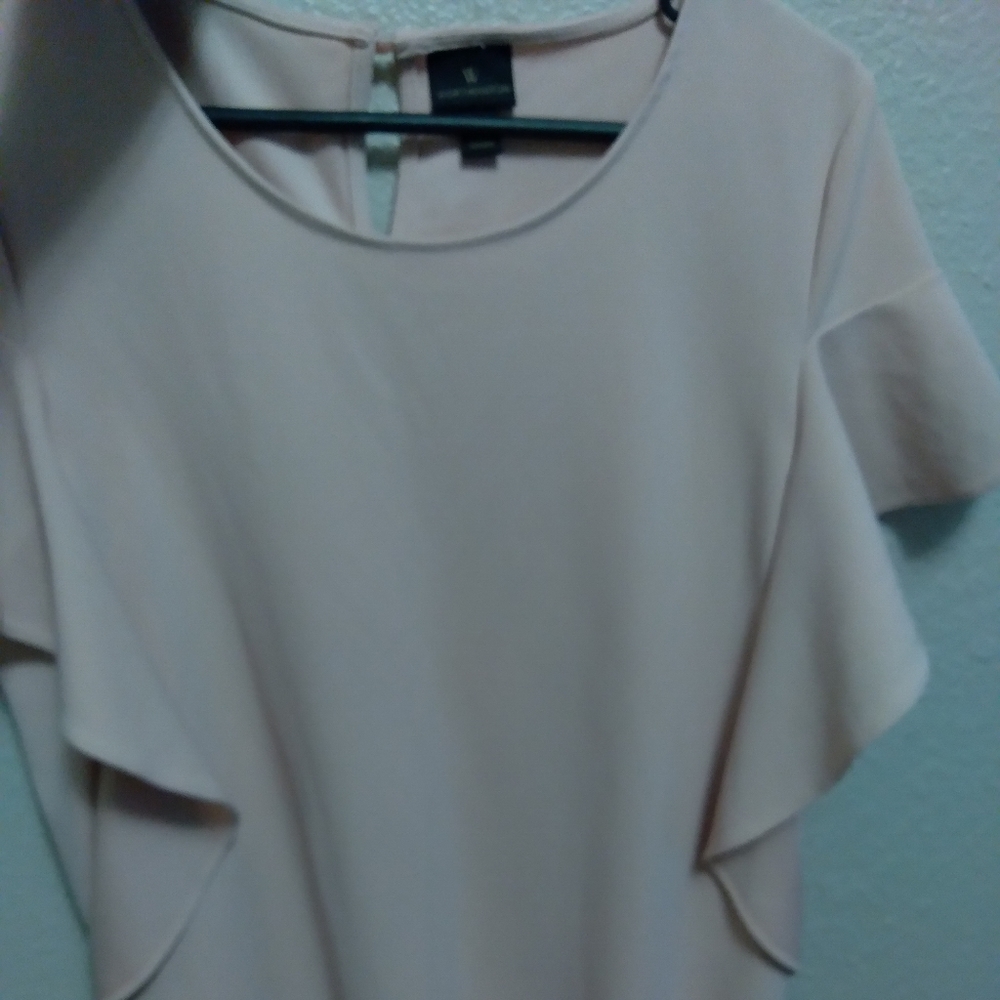 Lg  pale top w/ flowy sleeves.